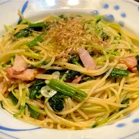 今日の麺好きランチは                                              「ベーコン•豆苗•法蓮草で和風スパ」| mottoさん