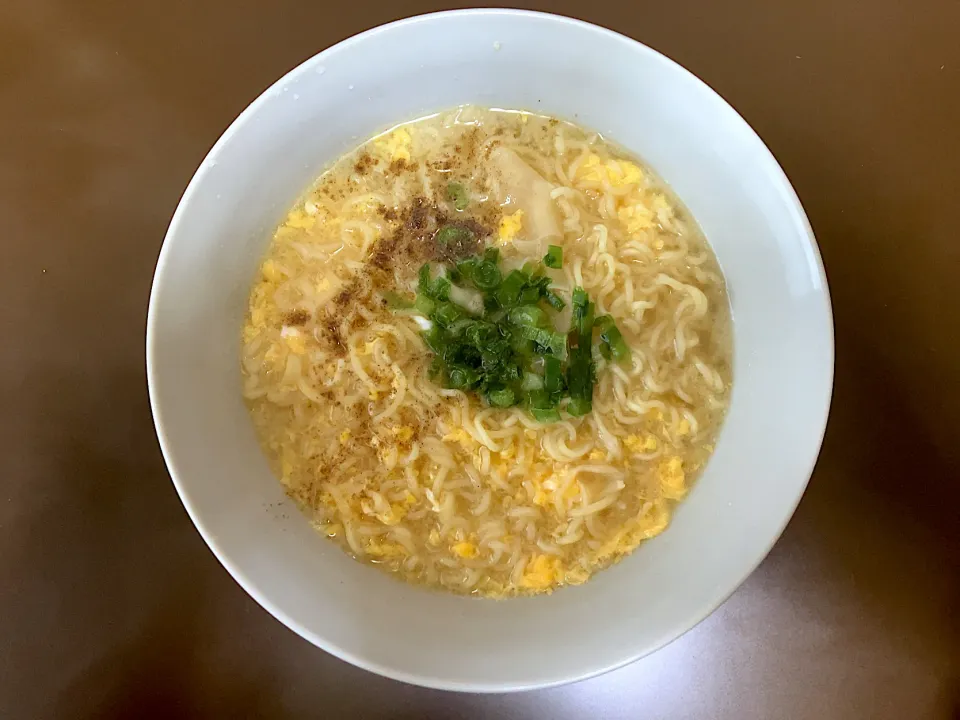 エースコック ワンタンメン(溶き卵入)|ばーさんさん