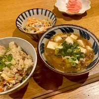 鯖缶の炊き込みご飯　和風の豆腐あんかけ　蓮根マヨサラダ