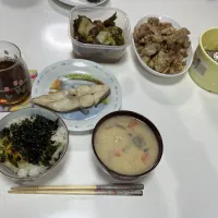 晩御飯☆松前漬け☆バジルチキン☆卵かけご飯（韓国のり）☆カラスカレイの煮付け☆鶏肝と白菜の焼肉炒め☆粕汁（昨日の）|Saharaさん