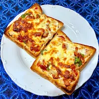 お昼にピザトースト| おさむさん