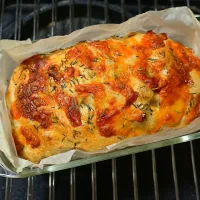 フォカッチャ✨💯ローズマリーの香りと振った塩気が口のなかに広がって、めちゃくちゃ美味しい😍|深夜特急fさん