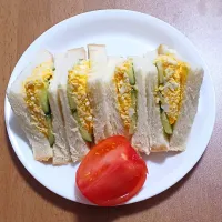 卵ときゅうりのサンドイッチ、トマト|ナナさん