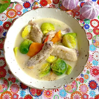 Snapdishの人気料理写真:鶏手羽中と野菜の中華クリーム煮✨