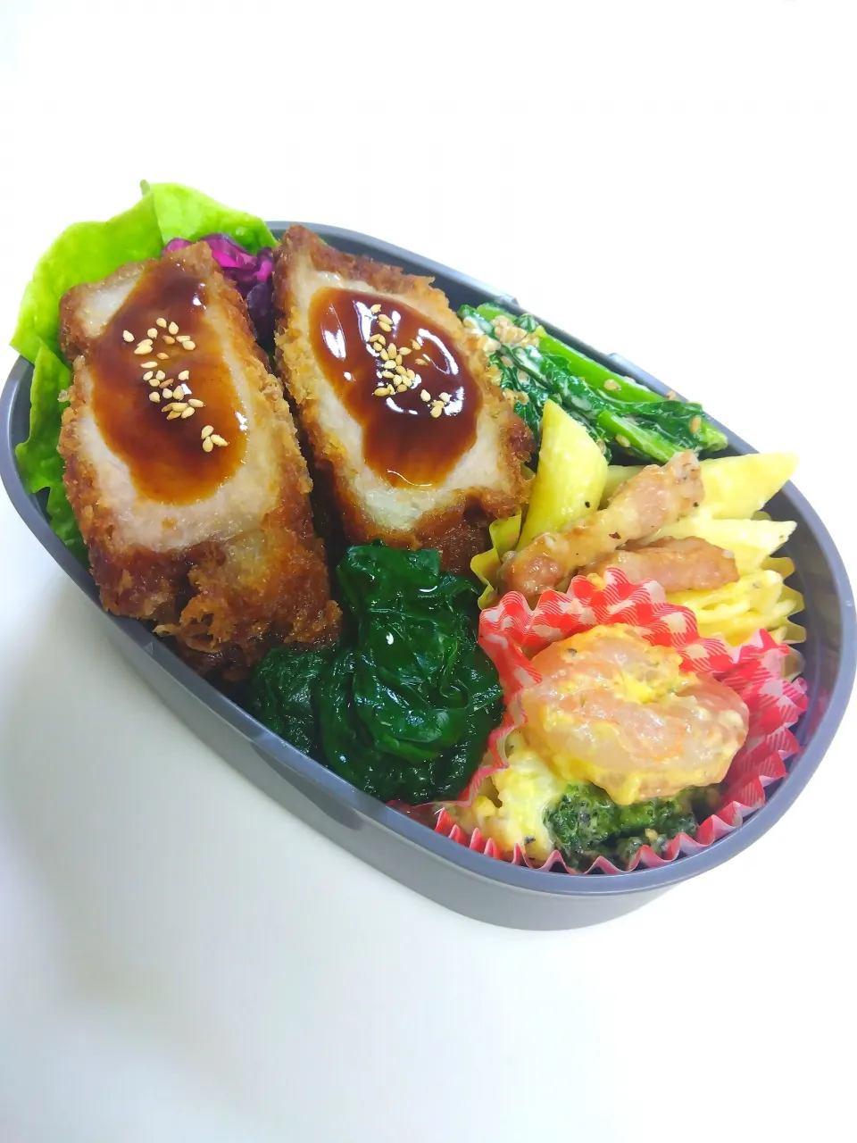 1/14　・厚切りとんかつ・4種チーズのペンネ（作り置き冷凍）・海老とブロッコリーの卵和え・ほうれん草のおひたし・菜の花の胡麻和え・しば漬け|mamedaifukuさん