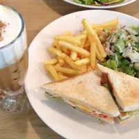 Breakfast at🇻🇳 Hà Noi Airport club sandwich + salted iced coffee 🤤😋|🍒lynnlicious🍒さん
