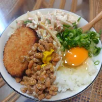 残り物、のっけ丼😂今日のお昼ご飯です✨|rikako♪。.:＊さん