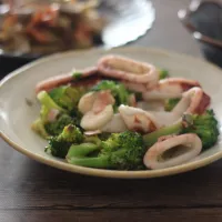 いかとブロッコリーの魚醤炒め|ちいさなしあわせキッチンさん