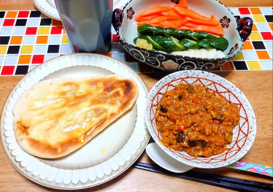 キーマカレー🍛とガーリックナン|じんさん