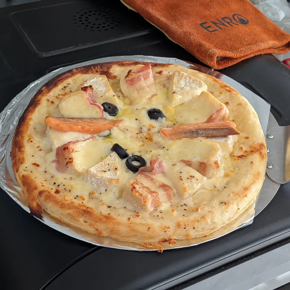 クアトロフォルマッジに残りものちょい足しピザ|家飲み♥ちよ｜旧ぶりてりあさん