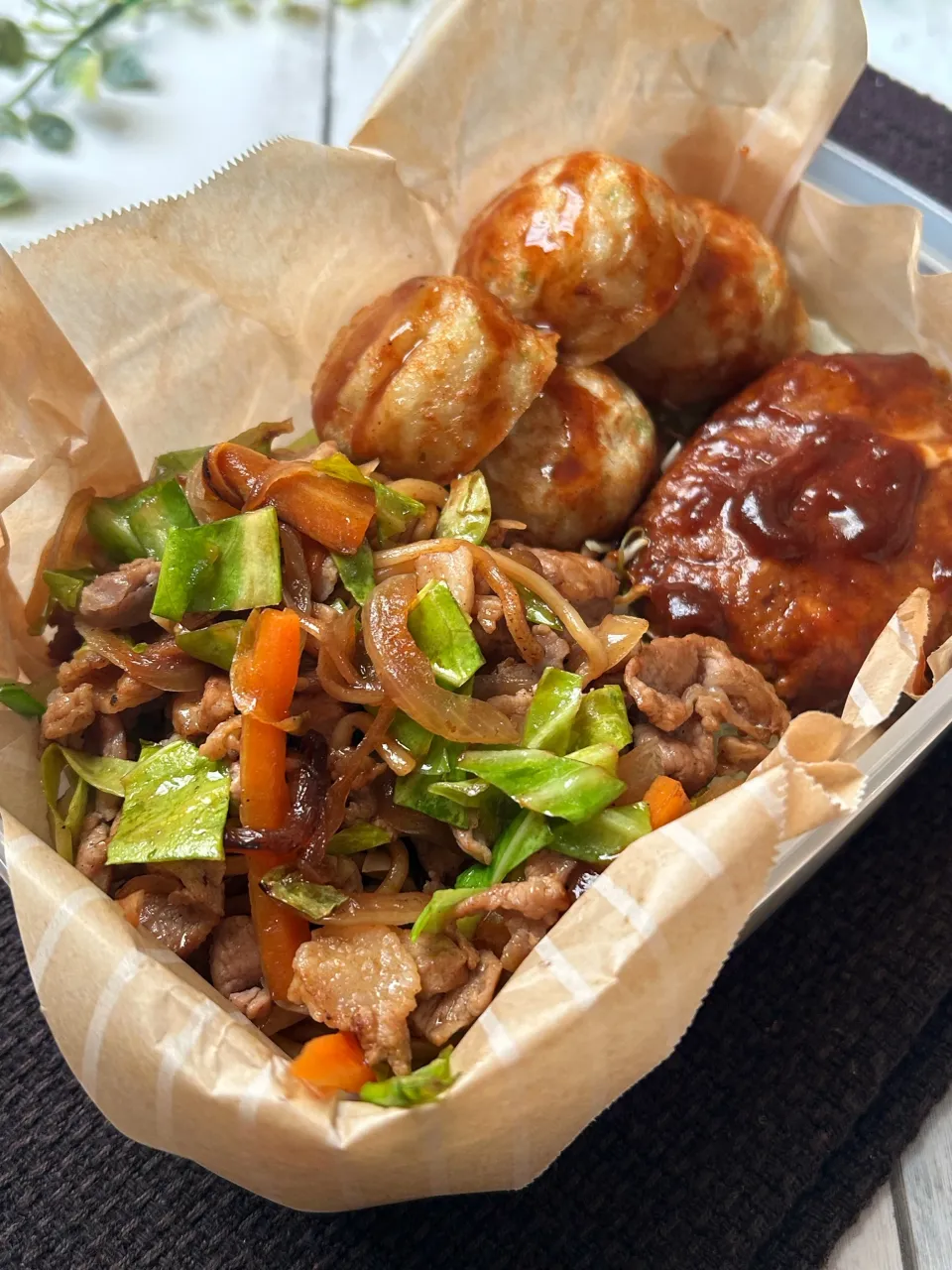 【誤差あり弁当】しいて言うなら、全体的におかずが茶色すぎるかな弁当🤣(byカツオ)|まなまな♡さん