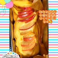 りんご入りチーズケーキで1月生まれさんお誕生日おめでとうございます🎉🎂🥰