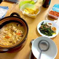 鶏むね肉と根菜のうま味噌鍋の〆おじや、チーズはんぺん、鮭フレーク、ほうれん草とベーコンソテー。| くろーぶやんさん