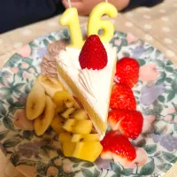 シャトレーゼのいちごショートと🍓🥝🍌チョコホイップの誕生日ケーキ