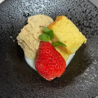 黒豆アイスと栗きんとんケーキ　甘酒ソースと一緒に。|hotsusan30さん