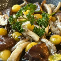 【ユウキ世界の食卓探検隊🌏】きのこと銀杏のアヒージョ|まなまな♡さん