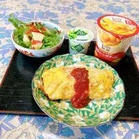 grandmaの晩ごはん☆ 今夜はオムライス、春菊とりんご🍎のサラダ…
コーンスープ🌽で温まります|kaoriさん