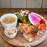 甘いネギとチキンのキッシュ