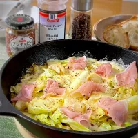 生ハムとキャベツとチーズのアヒージョ