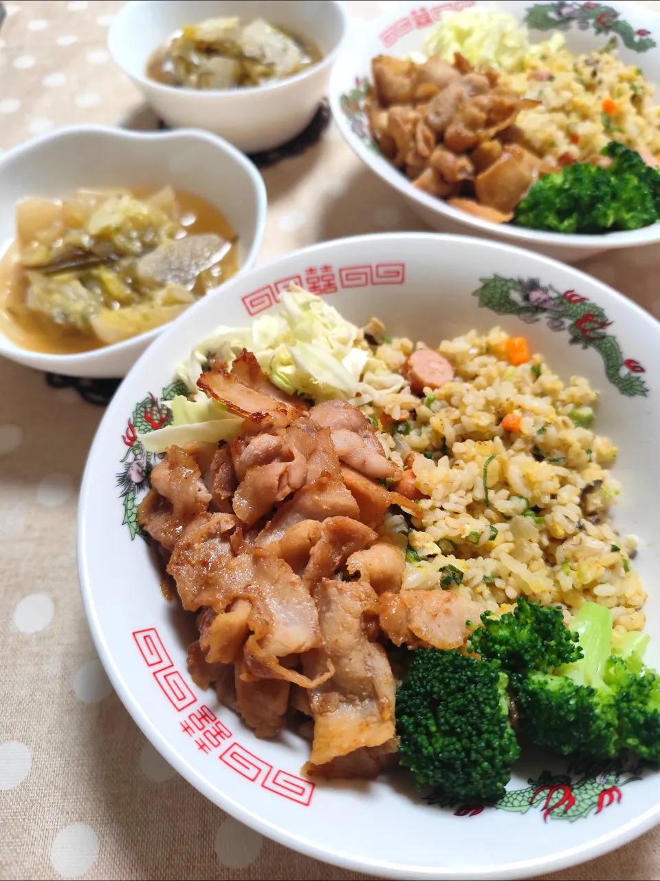 まなまな♡さんの料理 Yummy!コリアンホット de 肉乗せ炒飯🔥🔥🔥を参考に!夜ごはん|m.rafuさん