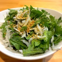 釜揚げしらすと春菊の和物|じゅんさんさん