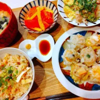 焼売、豚肉と白菜のごまだれ蒸し、トマトとパプリカのオリーブサラダ、あさりご飯、お味噌汁| samさん