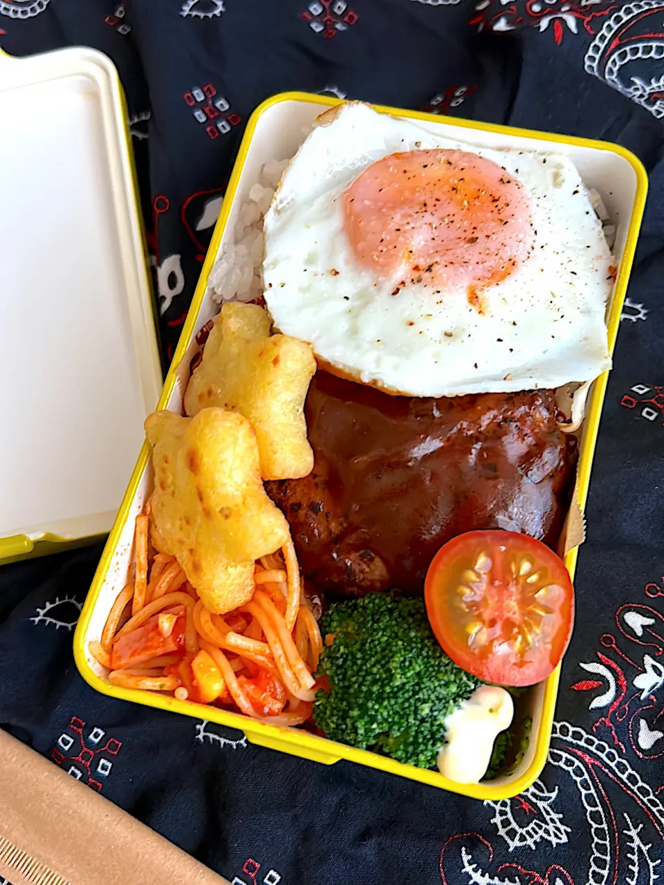 目玉焼ハンバーグ弁当|charickさん