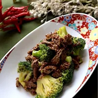 牛肉とブロッコリーのオイスターソース炒め|めいめいさん