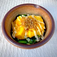 元気が出るご飯💪🏻 〜壺にら× 炒り卵の乗っけ丼〜|紅茶とお菓子と時々ごはんさん