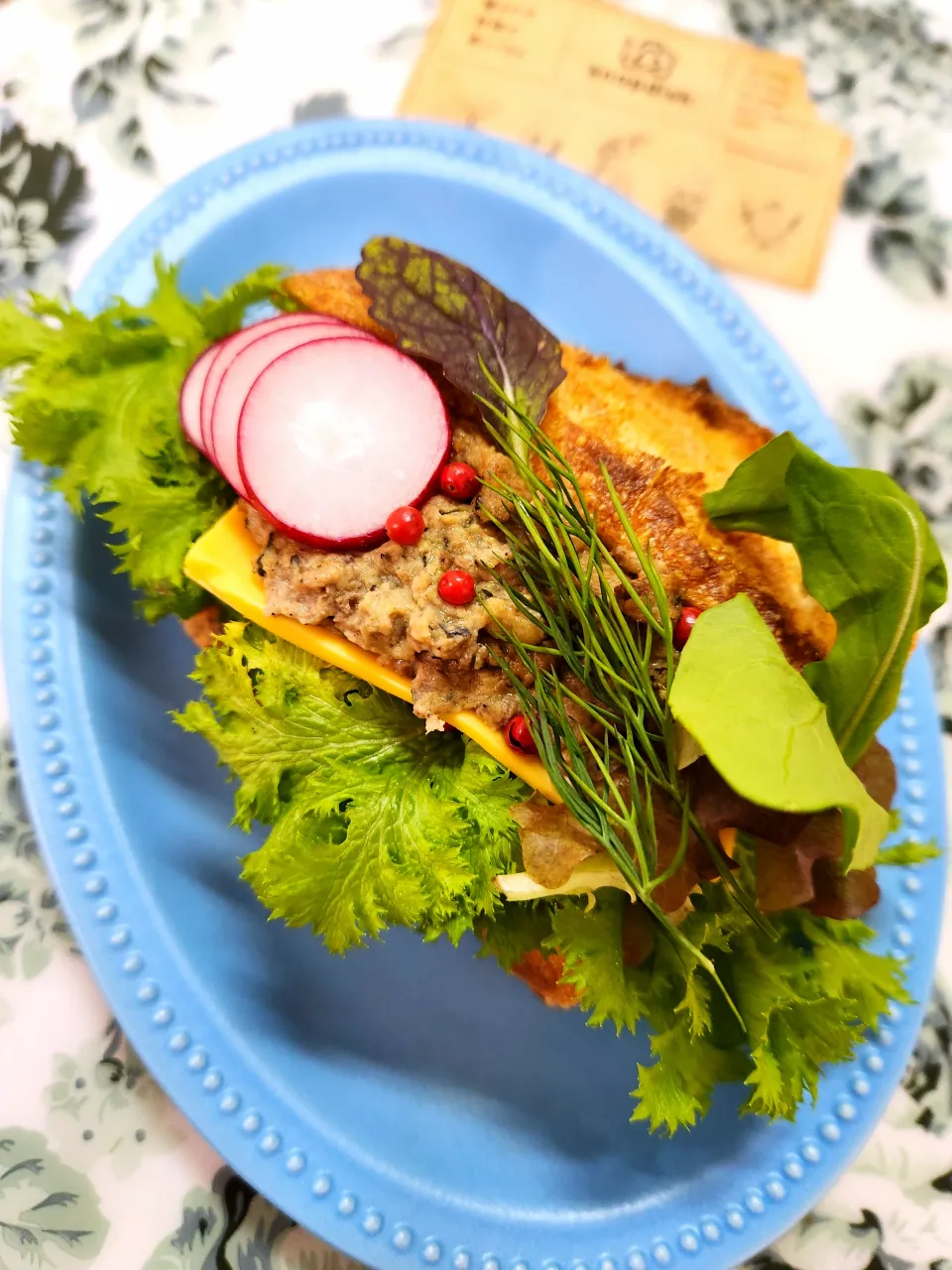 🔷国産小麦のバケットde土曜日のあるもんでサンド🥪🔷|@きなこさん