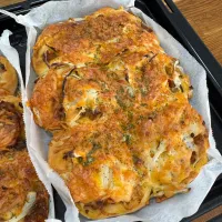 ふわふわオニオンチーズパン（自家製ミートソース入り）| morimi32さん