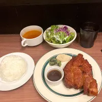 ポークステーキ・茶臼山（350g）とライスがきました。いただきまーす😋（実況中継終了）|なびさん