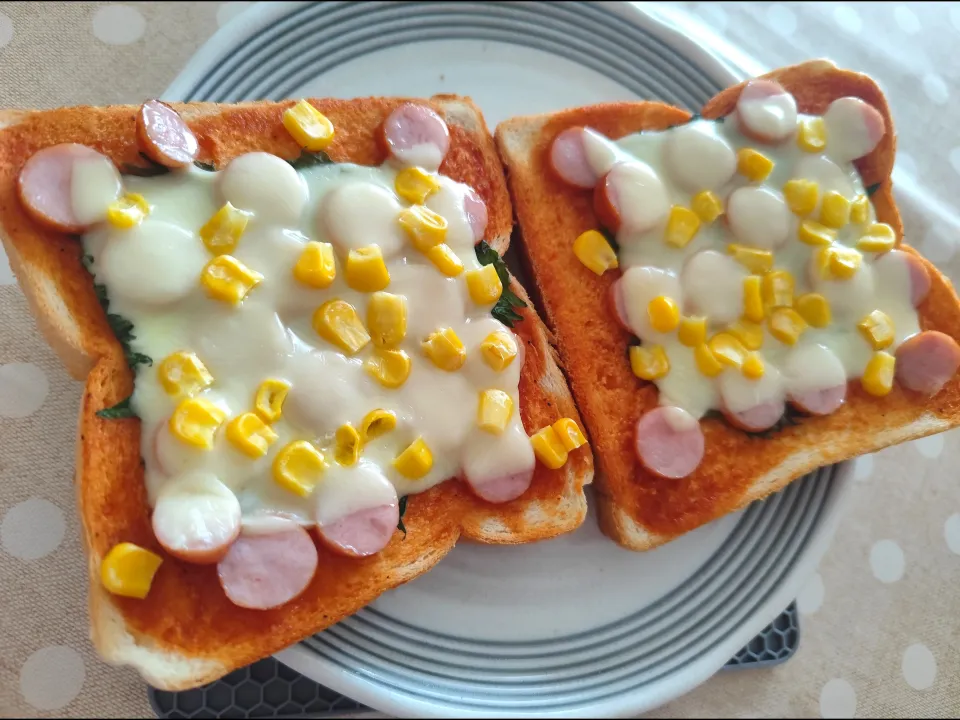 あるものでピザトースト風(大葉入り)|m.rafuさん