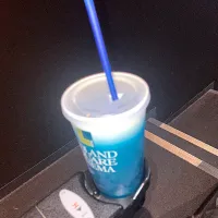 今日は名古屋駅向かいにあるミッドランドスクエアシネマで映画「ラストマン」を観ます。いよいよ始まります。映画のお供はいつもコカコーラです。|なびさん