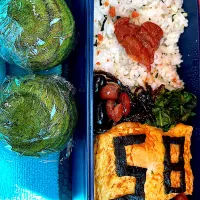 #昼飯　58チーズオムレツと黒豆茶豆と小松菜炒めと梅乗せたらこ混ぜご飯チョコ抹茶ケーキ添え弁当　#1/17 #いただきまーす　#58|ms903さん