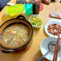 鶏団子と根菜のうま味噌鍋、イカくんセロリ、ギョニソ炒め、りんご。|くろーぶやんさん