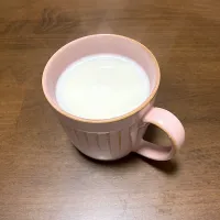 麦ホットミルク　麦茶のホットミルク割り　TBS金曜ドラマ「凪のお暇」でゴンさん（中村倫也）が慎ニくん（高橋一生）に「凪ちゃん（黒木華）に教えてもらった」と言って出したのが、美味しそうだったので作ってみました。| なびさん