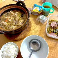 水餃子と根菜類、からあげクン、合鴨スモークとオリーブのマリネ、豆大福。|くろーぶやんさん