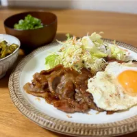 生姜焼きと目玉焼き| ふくすけ食堂さん