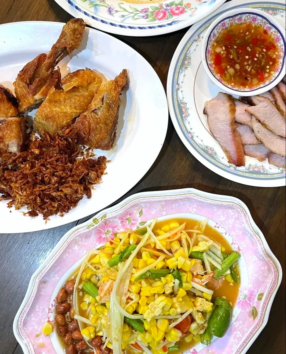 Super Tasty Som Tum & Fried Chicken & Grilled Pork Neck for Dinner! 🌶🥗🌶🐷🐔🤤|An'leeさん