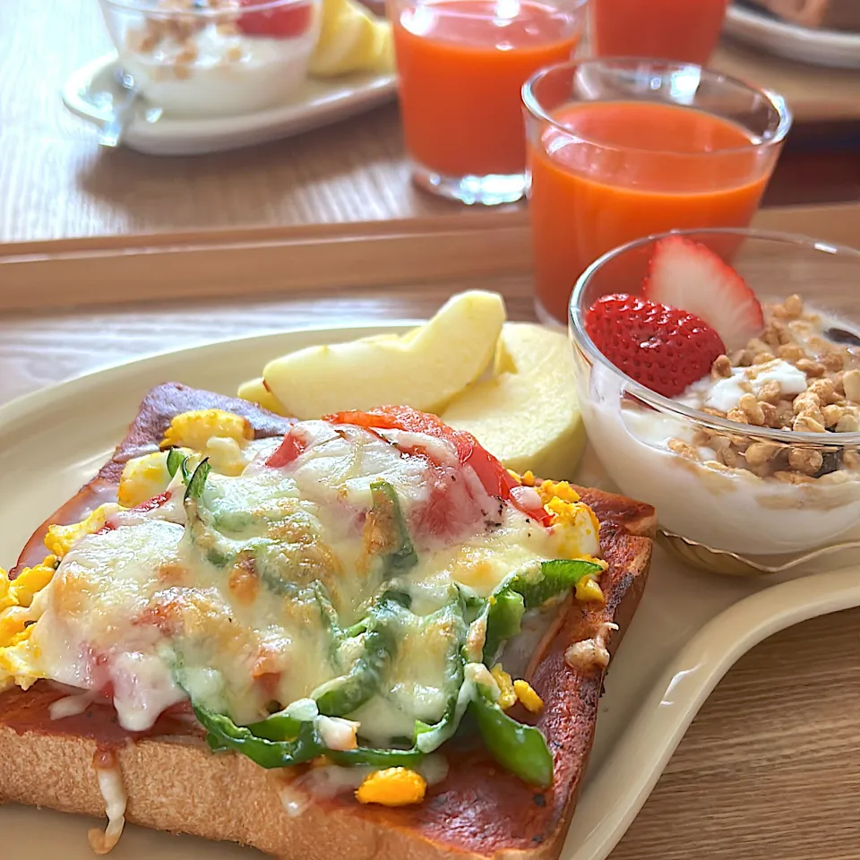ピザトースト🍞の朝ごはん|mokoさん