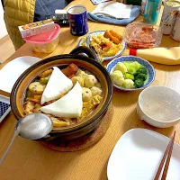 おでん、温野菜、えび天、イカ天、茄子天、とんかつ、キムチ。| くろーぶやんさん