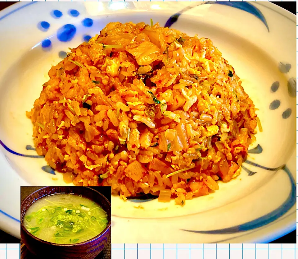 今日のランチは                                                              「キムチ炒飯 & 豆苗みそ汁」|mottoさん