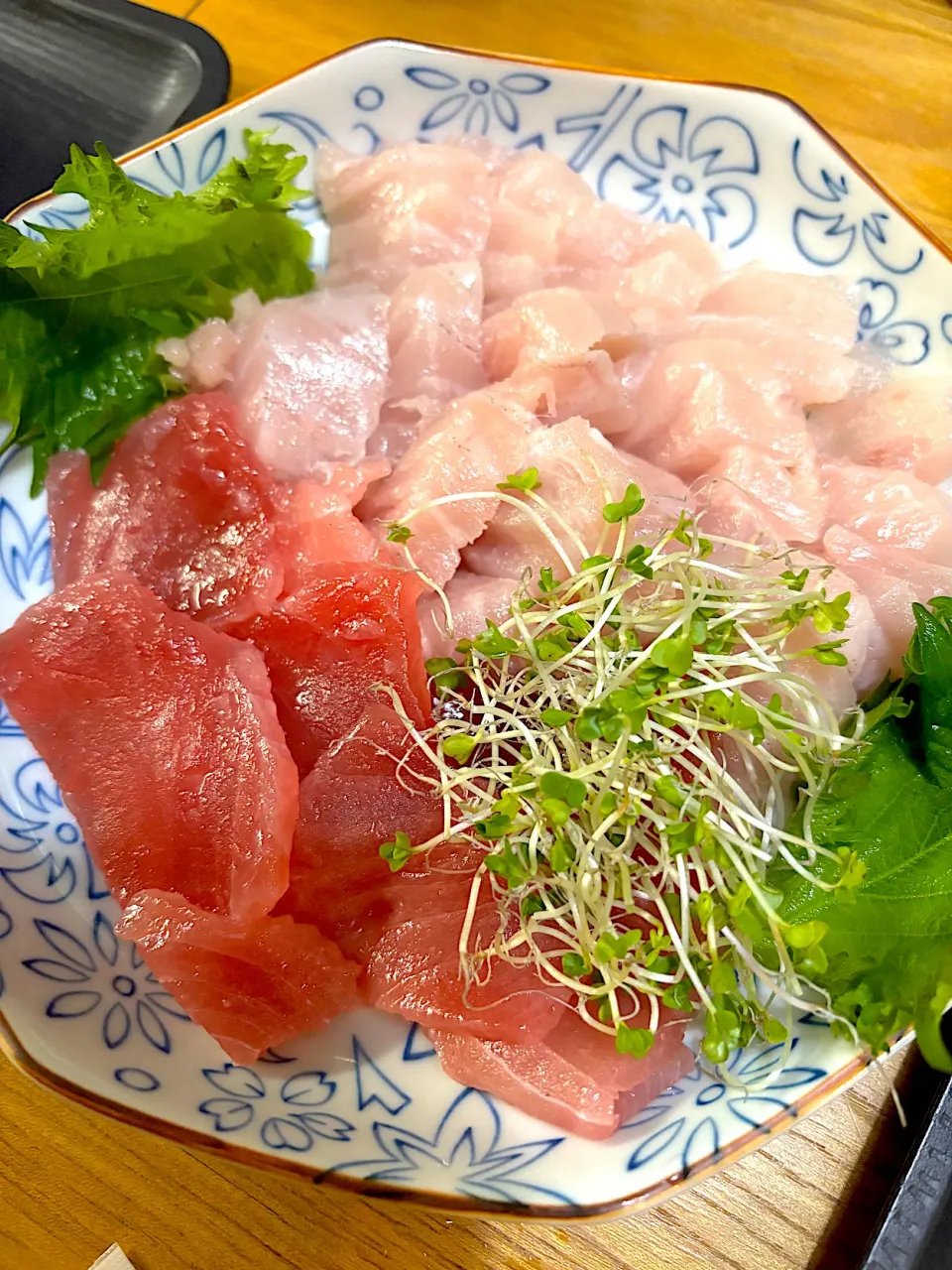 ビンチョウマグロの中トロとマクロの中落ちのお刺身〜🤗✨💕|てるみさん