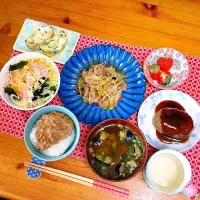 大鰐温泉もやしの豚こま肉炒めのお昼ご飯🍚🥢|まゆめろさん