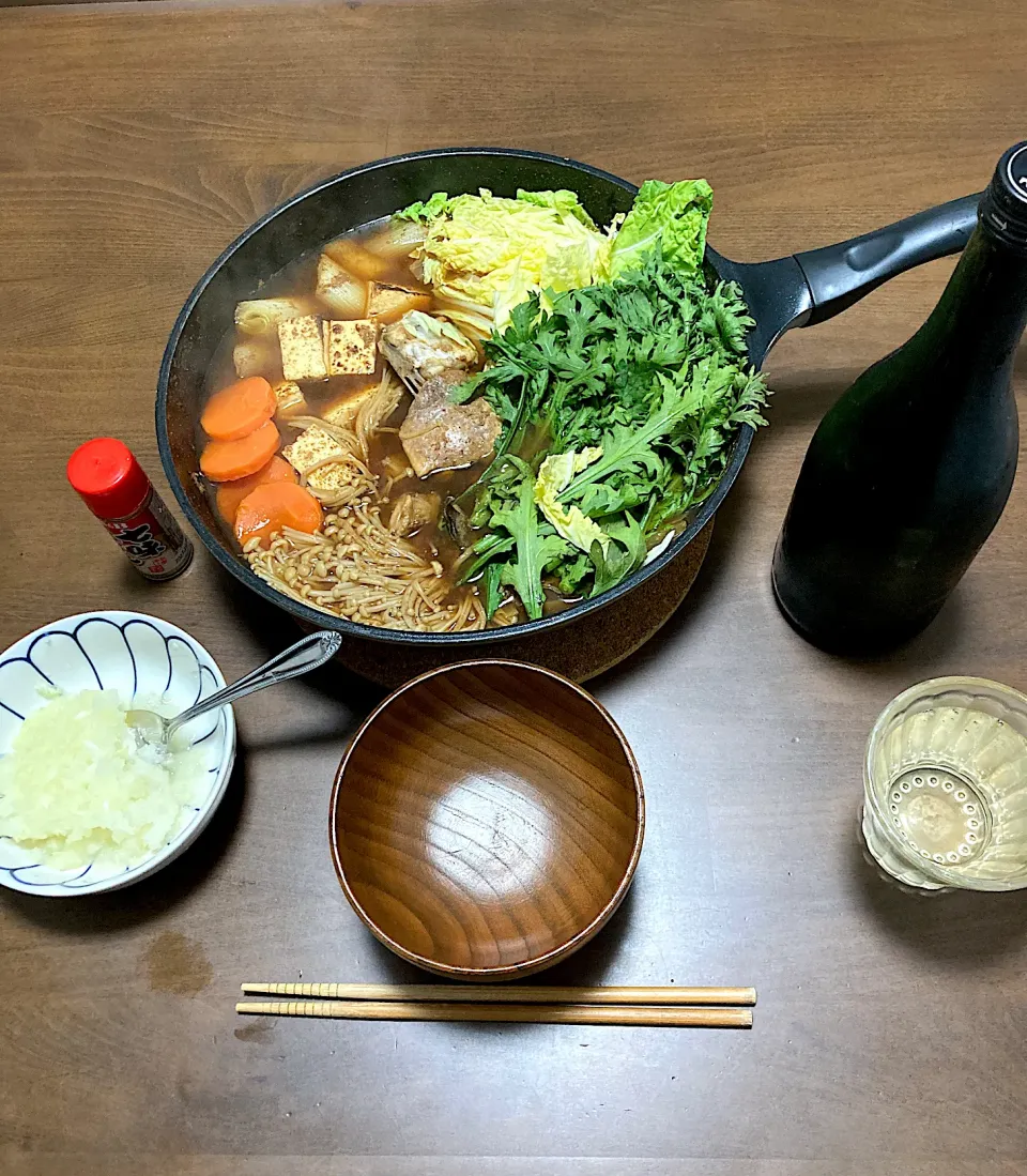 今日の晩ご飯　太切りうどん入り八丁味噌仕立てアンコウ鍋、蓬莱袋絞り　一旦材料全部調達したのですが、あん肝が入手できず、今日、渥美半島登山の帰り、金山に寄ったので、「サポーレ熱田伏見通り店」さんに寄ったらありました！あん肝付きのアンコウ鍋セットが。それを買って今日のアンコウ鍋を作りました。元々買ってあったアンコウは冷凍しました。|なびさん