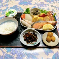 grandmaの晩ごはん☆ 今夜はお弁当風🍱のお惣菜を一応ワンプレート？に…なってるかなぁ〜|kaoriさん