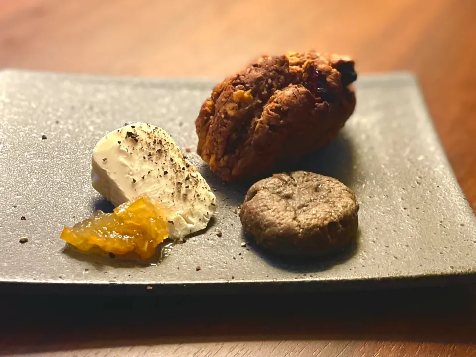 米粉のおやつとカマンベール　手作り柚子ジャム仕立て|にゃふてんさん