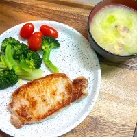 ポークソテー　アサリとキャベツのお味噌汁| 🍮ぷりぷりざえもん🍮さん