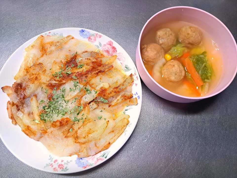 じゃがいものガレットと肉団子と白菜のスープ|あゆなさん